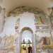 Sulla parete di fondo  rappresentato il Giudizio universale, con il Cristo pantocratore sul trono...